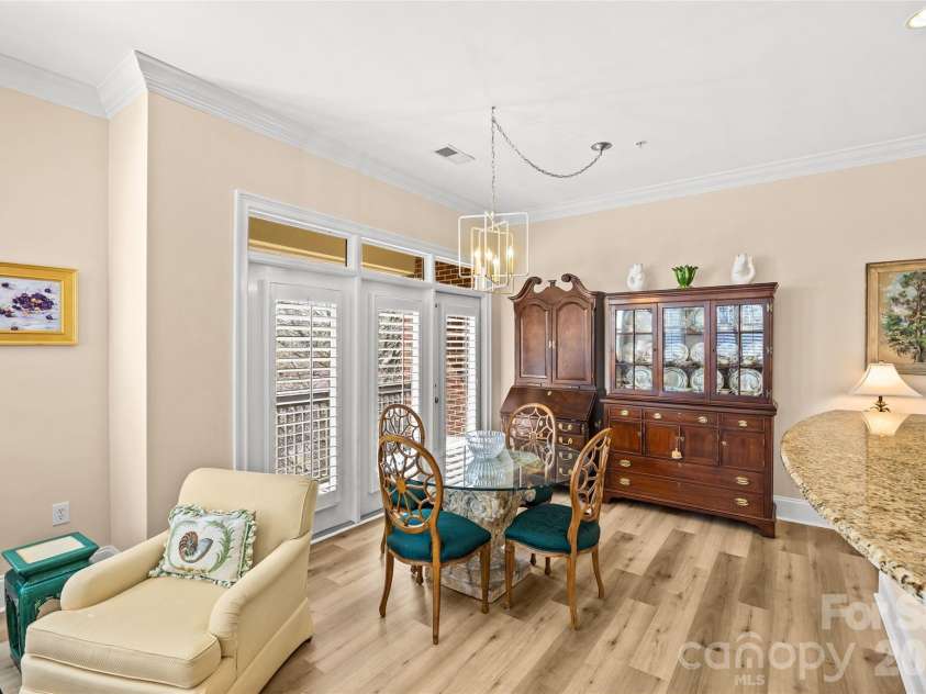 2994 Selwyn Avenue, Charlotte, NC 28209.  MLS# CAR4354411, YatesRealty ID 3705. 
