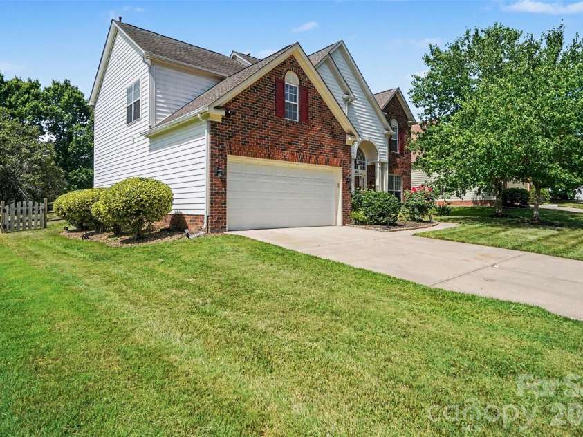 8021 Pelorus Lane, Charlotte, NC 28269.  MLS# CAR4394825, YatesRealty ID 37050. Front Exterior