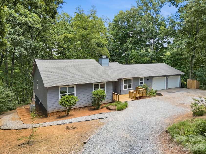 340 Oakwood Lane, Columbus, NC 28722.  MLS# CAR4402990, YatesRealty ID 37051. 