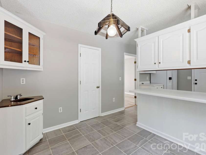 340 Oakwood Lane, Columbus, NC 28722.  MLS# CAR4402990, YatesRealty ID 37051. 