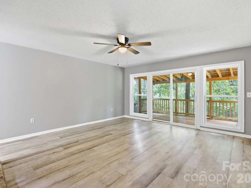 340 Oakwood Lane, Columbus, NC 28722.  MLS# CAR4402990, YatesRealty ID 37051. 