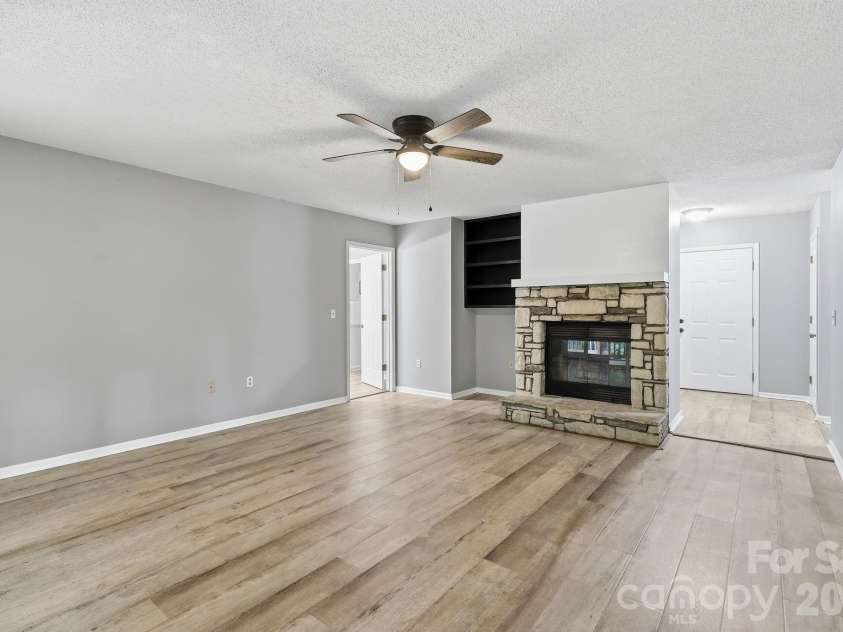 340 Oakwood Lane, Columbus, NC 28722.  MLS# CAR4402990, YatesRealty ID 37051. 