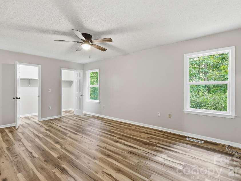 340 Oakwood Lane, Columbus, NC 28722.  MLS# CAR4402990, YatesRealty ID 37051. 