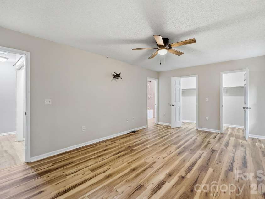 340 Oakwood Lane, Columbus, NC 28722.  MLS# CAR4402990, YatesRealty ID 37051. 