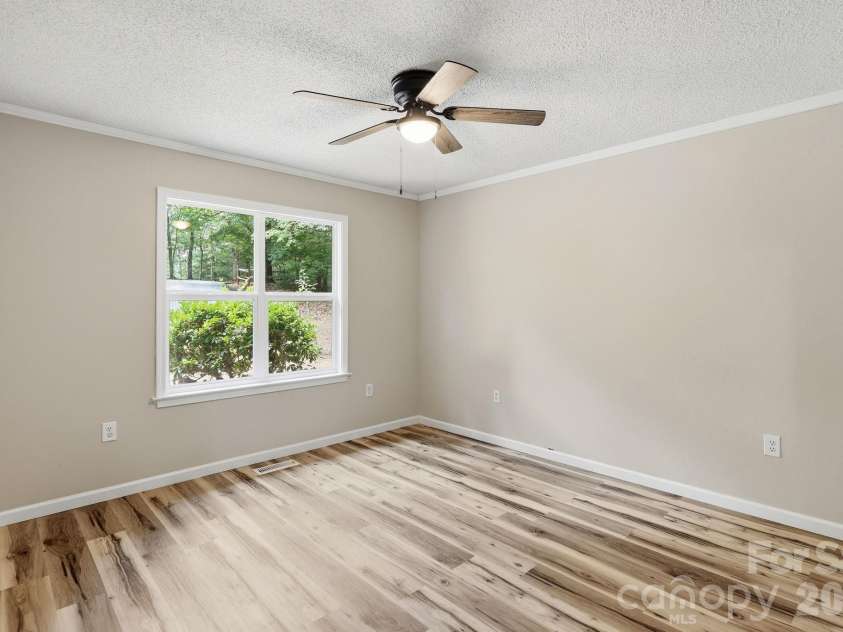 340 Oakwood Lane, Columbus, NC 28722.  MLS# CAR4402990, YatesRealty ID 37051. 