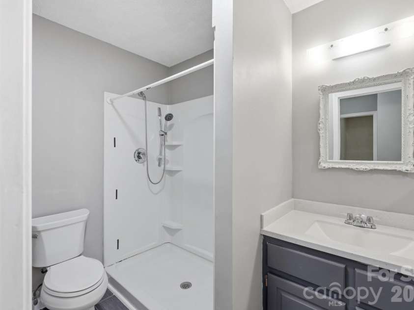 340 Oakwood Lane, Columbus, NC 28722.  MLS# CAR4402990, YatesRealty ID 37051. 