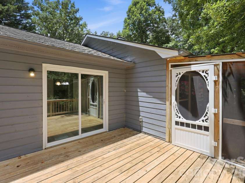 340 Oakwood Lane, Columbus, NC 28722.  MLS# CAR4402990, YatesRealty ID 37051. 