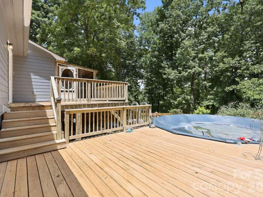 340 Oakwood Lane, Columbus, NC 28722.  MLS# CAR4402990, YatesRealty ID 37051. 