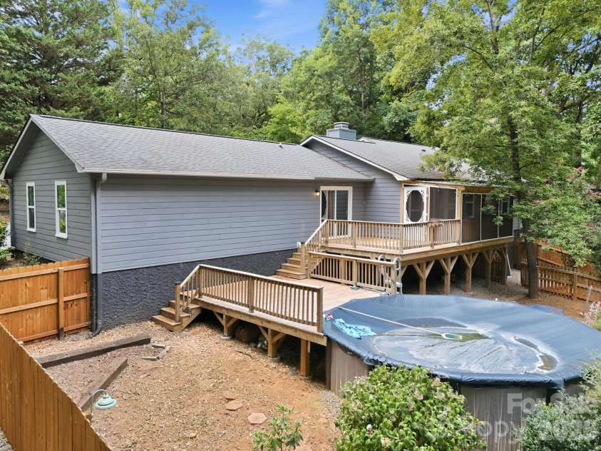 340 Oakwood Lane, Columbus, NC 28722.  MLS# CAR4402990, YatesRealty ID 37051. 