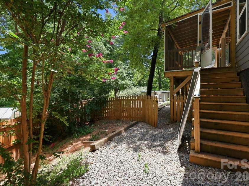 340 Oakwood Lane, Columbus, NC 28722.  MLS# CAR4402990, YatesRealty ID 37051. 