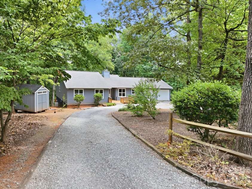 340 Oakwood Lane, Columbus, NC 28722.  MLS# CAR4402990, YatesRealty ID 37051. 