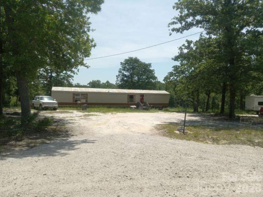3328 Love Road, Kershaw, SC 29067.  MLS# CAR4383966, YatesRealty ID 37053. 