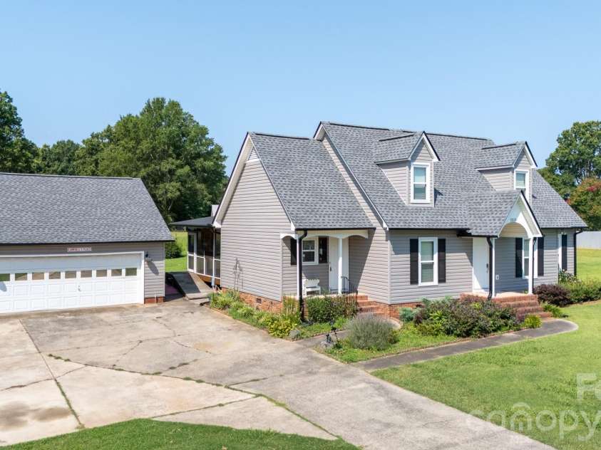 2213 Eastview Road, Rock Hill, SC 29732.  MLS# CAR4403945, YatesRealty ID 37054. 