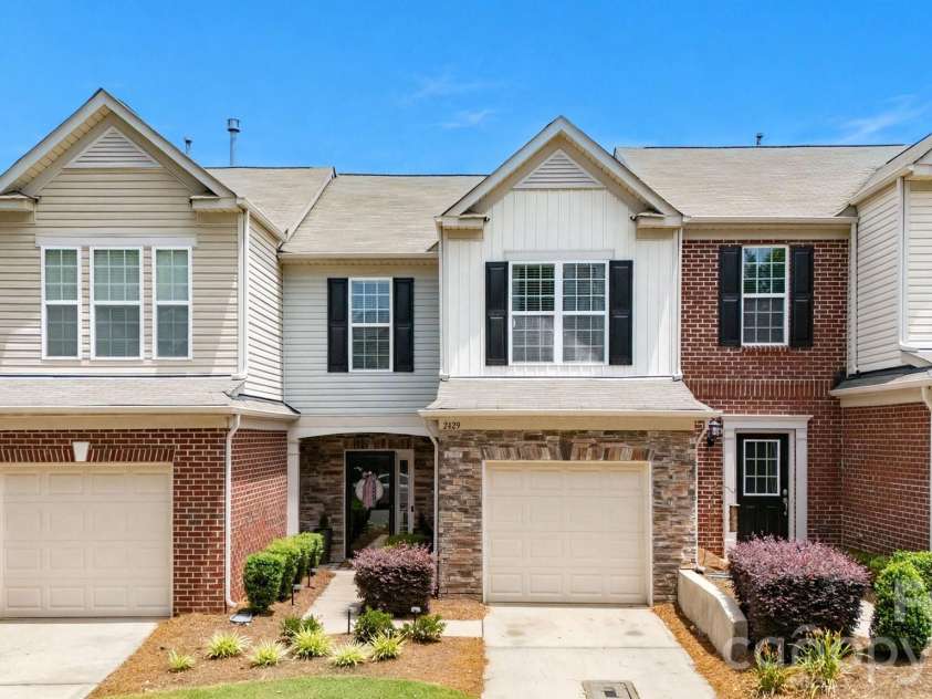 2429 Diplomat Lane, Charlotte, NC 28210.  MLS# CAR4404417, YatesRealty ID 37056. 
