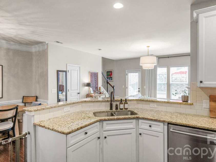 2429 Diplomat Lane, Charlotte, NC 28210.  MLS# CAR4404417, YatesRealty ID 37056. 