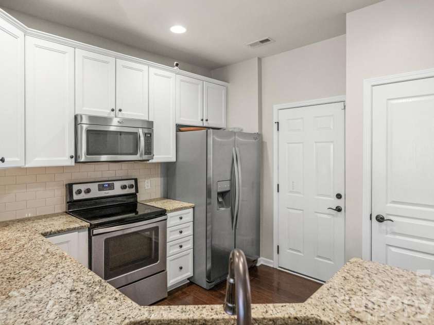 2429 Diplomat Lane, Charlotte, NC 28210.  MLS# CAR4404417, YatesRealty ID 37056. 