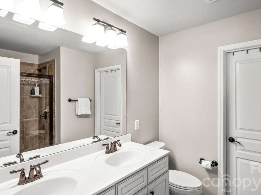 2429 Diplomat Lane, Charlotte, NC 28210.  MLS# CAR4404417, YatesRealty ID 37056. 