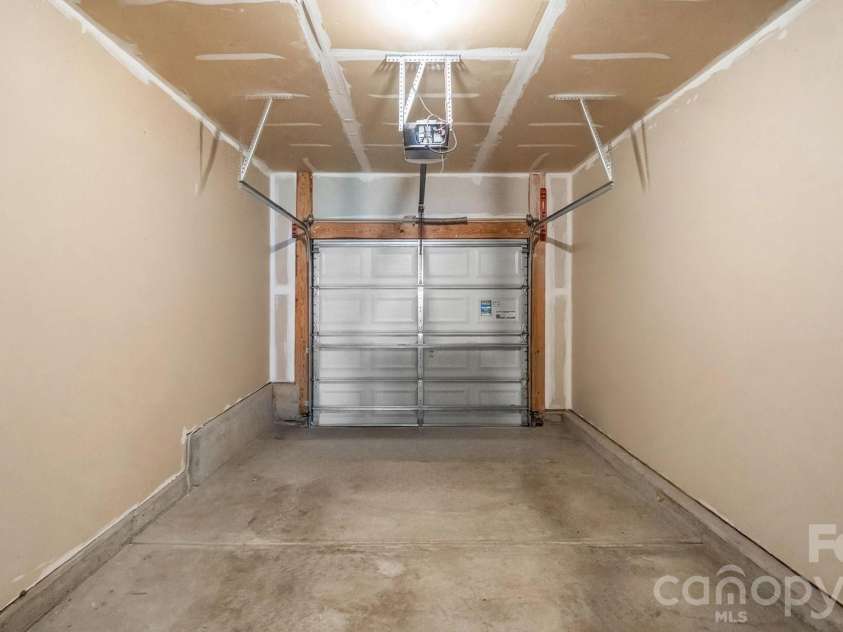 2429 Diplomat Lane, Charlotte, NC 28210.  MLS# CAR4404417, YatesRealty ID 37056. 