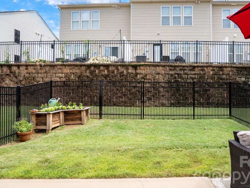 2429 Diplomat Lane, Charlotte, NC 28210.  MLS# CAR4404417, YatesRealty ID 37056. 