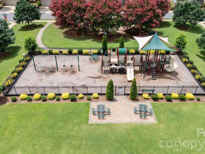 2429 Diplomat Lane, Charlotte, NC 28210.  MLS# CAR4404417, YatesRealty ID 37056. 
