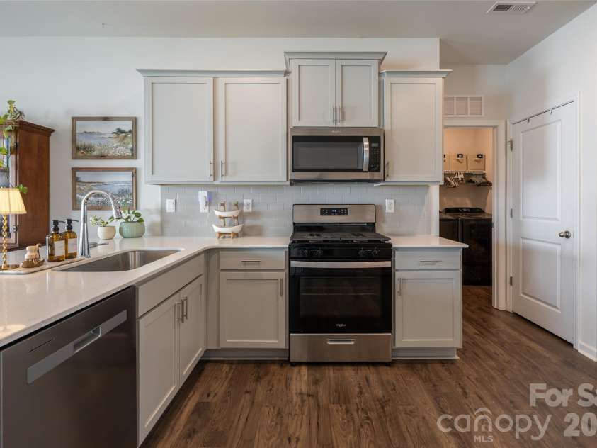 197 Wheatfield Road, Fletcher, NC 28732.  MLS# CAR4398770, YatesRealty ID 37057. Stainless steel appliances