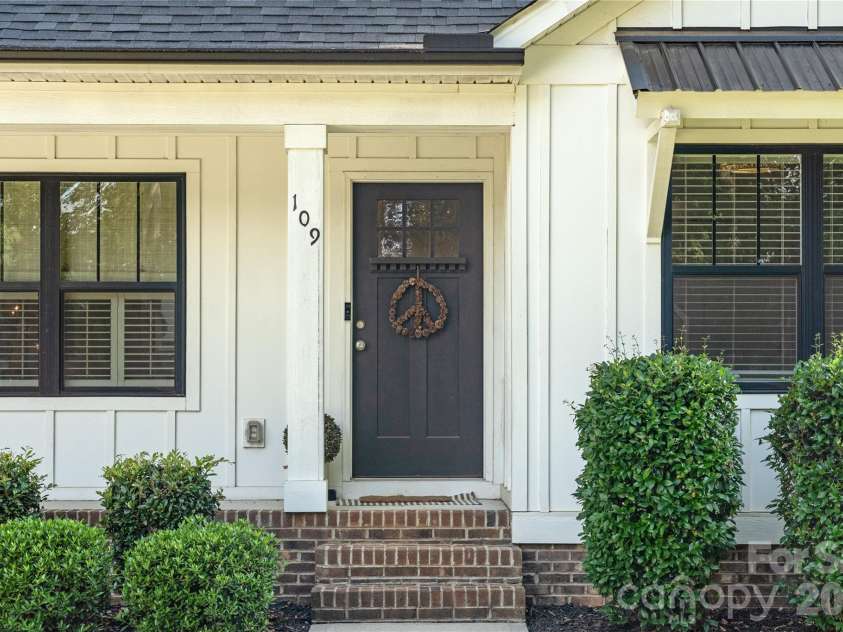 109 Logan Lane, Belmont, NC 28012.  MLS# CAR4399326, YatesRealty ID 37059. 