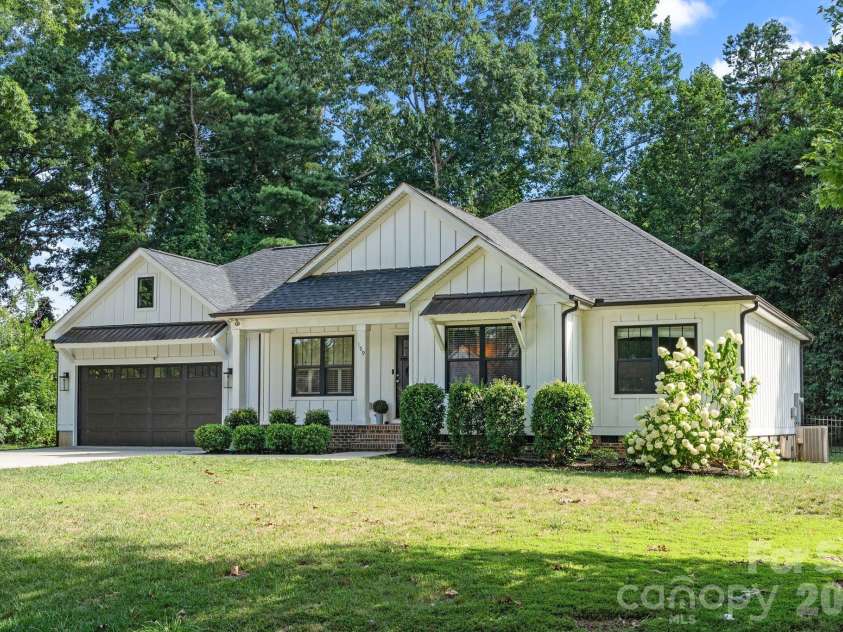 109 Logan Lane, Belmont, NC 28012.  MLS# CAR4399326, YatesRealty ID 37059. 