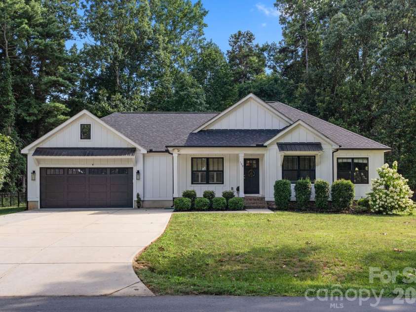 109 Logan Lane, Belmont, NC 28012.  MLS# CAR4399326, YatesRealty ID 37059. 
