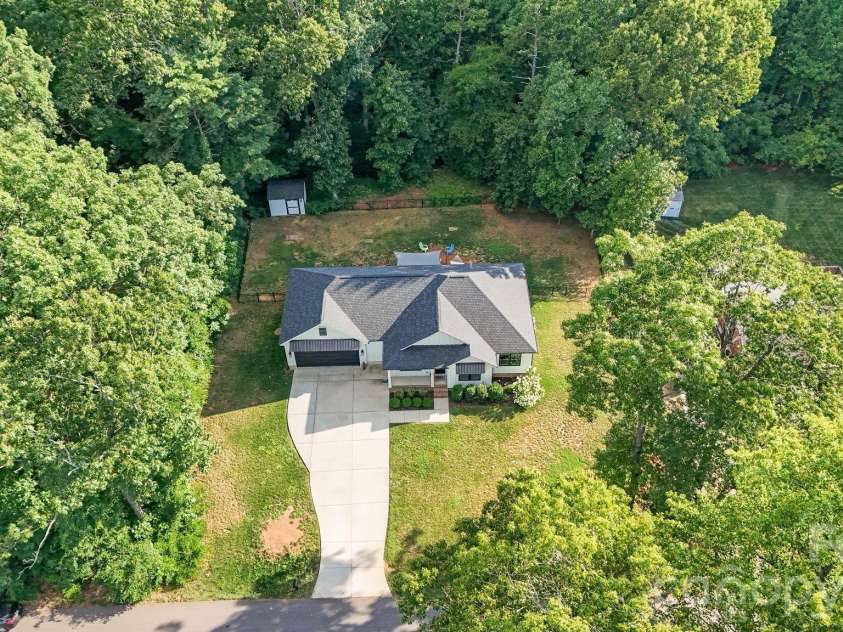 109 Logan Lane, Belmont, NC 28012.  MLS# CAR4399326, YatesRealty ID 37059. 
