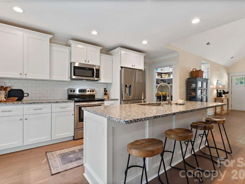 109 Logan Lane, Belmont, NC 28012.  MLS# CAR4399326, YatesRealty ID 37059. 