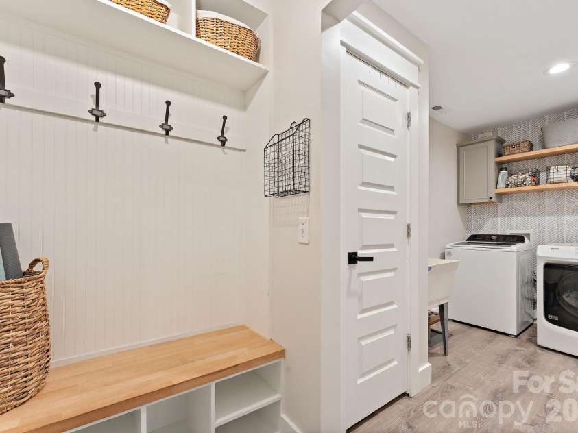 109 Logan Lane, Belmont, NC 28012.  MLS# CAR4399326, YatesRealty ID 37059. 