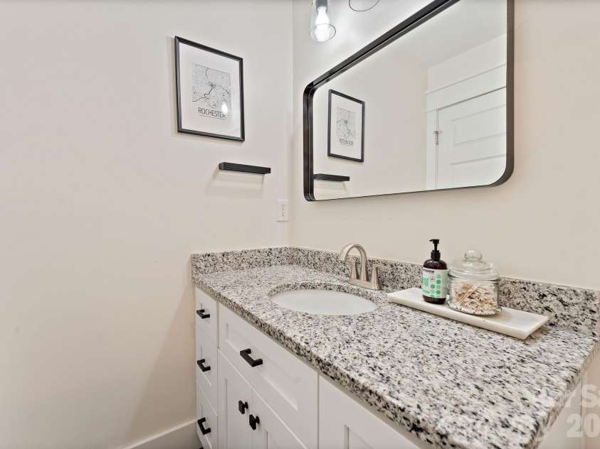 109 Logan Lane, Belmont, NC 28012.  MLS# CAR4399326, YatesRealty ID 37059. 