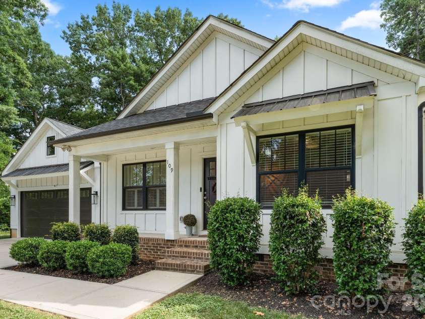 109 Logan Lane, Belmont, NC 28012.  MLS# CAR4399326, YatesRealty ID 37059. 