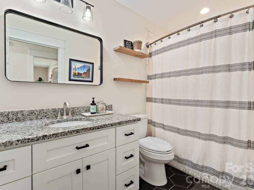 109 Logan Lane, Belmont, NC 28012.  MLS# CAR4399326, YatesRealty ID 37059. Bath #2