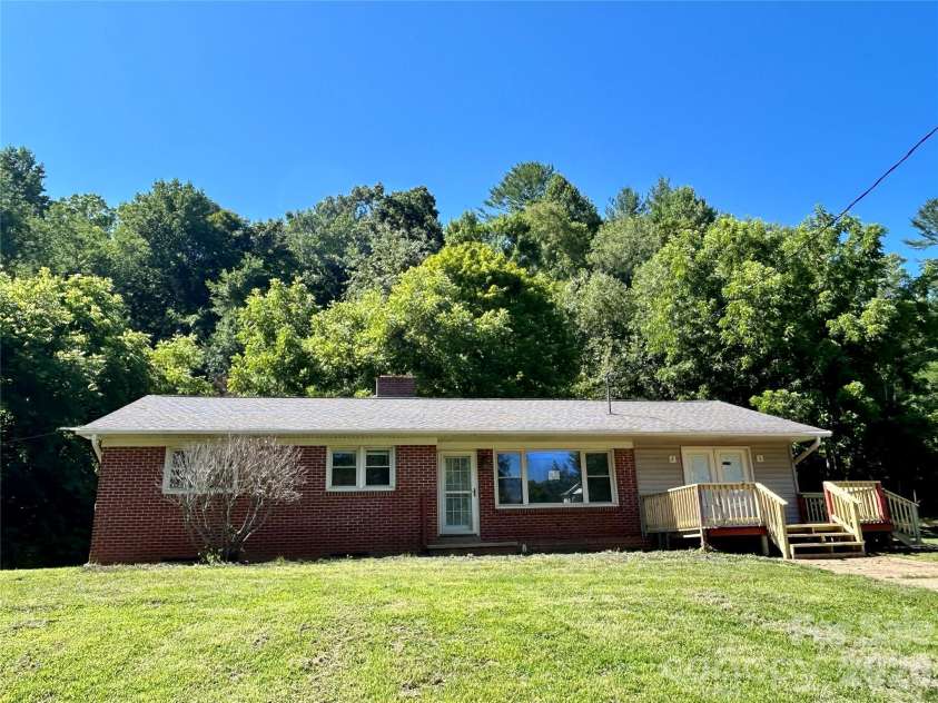 169 Double Island Road, Burnsville, NC 28714.  MLS# CAR4396716, YatesRealty ID 37060. 