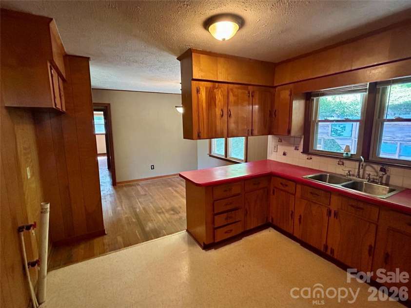 169 Double Island Road, Burnsville, NC 28714.  MLS# CAR4396716, YatesRealty ID 37060. 