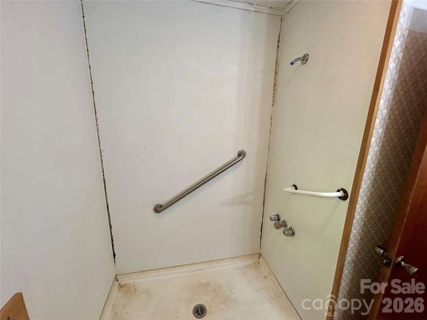 169 Double Island Road, Burnsville, NC 28714.  MLS# CAR4396716, YatesRealty ID 37060. 