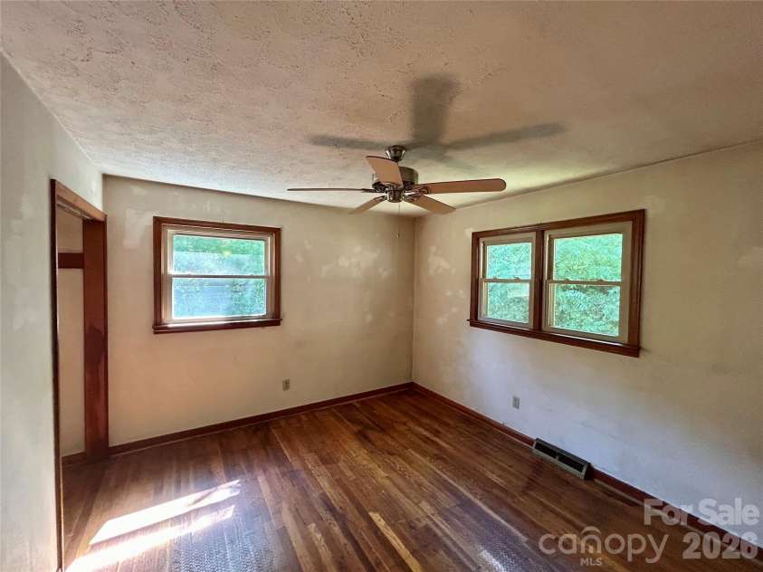 169 Double Island Road, Burnsville, NC 28714.  MLS# CAR4396716, YatesRealty ID 37060. BR1