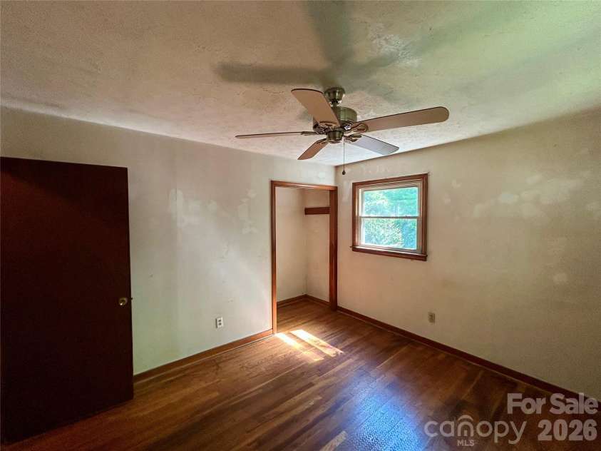 169 Double Island Road, Burnsville, NC 28714.  MLS# CAR4396716, YatesRealty ID 37060. BR1