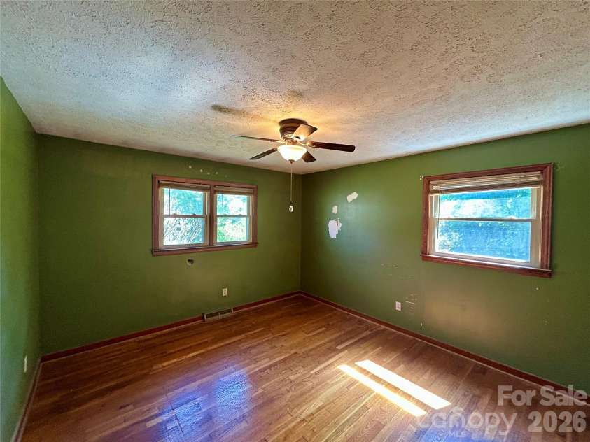 169 Double Island Road, Burnsville, NC 28714.  MLS# CAR4396716, YatesRealty ID 37060. BR2