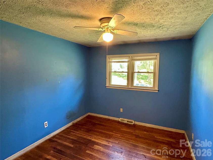 169 Double Island Road, Burnsville, NC 28714.  MLS# CAR4396716, YatesRealty ID 37060. BR3