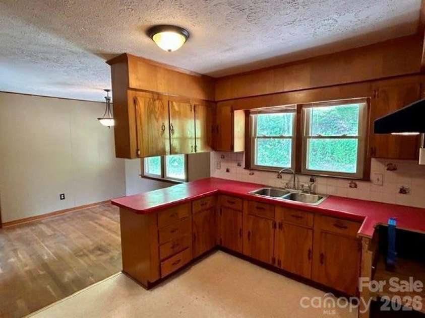 169 Double Island Road, Burnsville, NC 28714.  MLS# CAR4396716, YatesRealty ID 37060. Kitchen into Dining rm