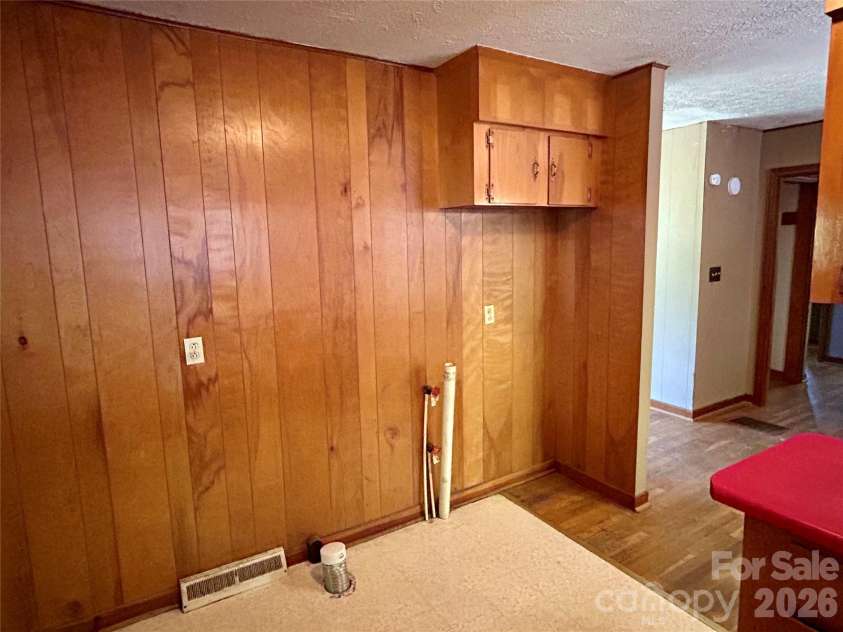 169 Double Island Road, Burnsville, NC 28714.  MLS# CAR4396716, YatesRealty ID 37060. Laundry hookups in Kitchen