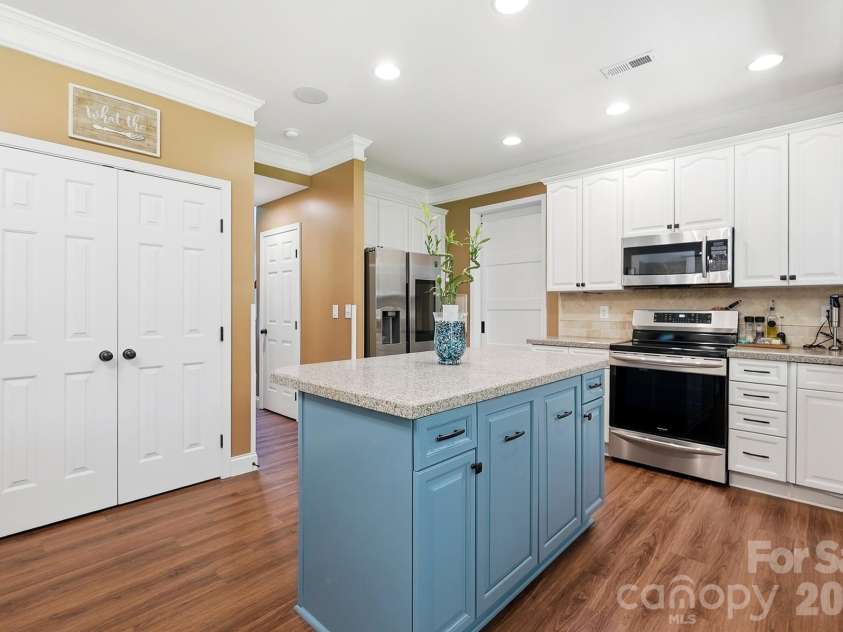 1338 Wrangell Lane, Charlotte, NC 28214.  MLS# CAR4397476, YatesRealty ID 37061. 