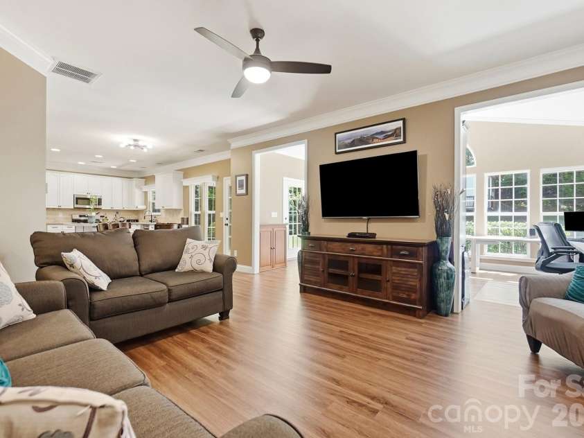 1338 Wrangell Lane, Charlotte, NC 28214.  MLS# CAR4397476, YatesRealty ID 37061. 