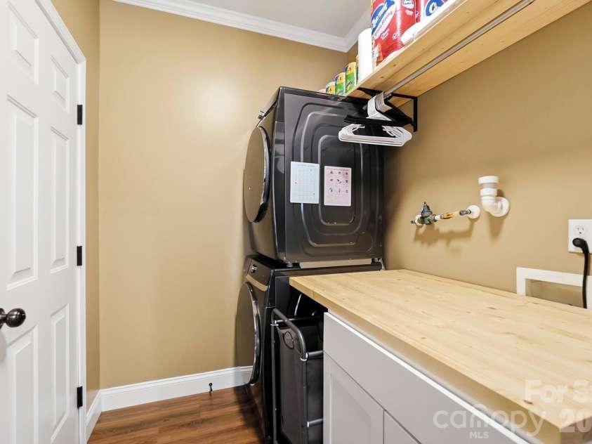 1338 Wrangell Lane, Charlotte, NC 28214.  MLS# CAR4397476, YatesRealty ID 37061. 