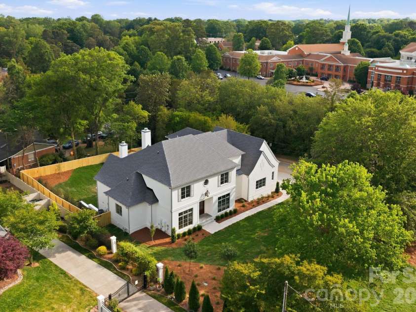 539 Mammoth Oaks Drive, Charlotte, NC 28270.  MLS# CAR4379128, YatesRealty ID 37062. 