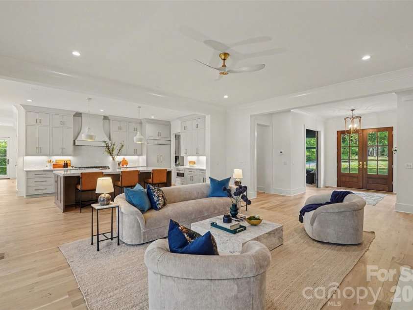 539 Mammoth Oaks Drive, Charlotte, NC 28270.  MLS# CAR4379128, YatesRealty ID 37062. 