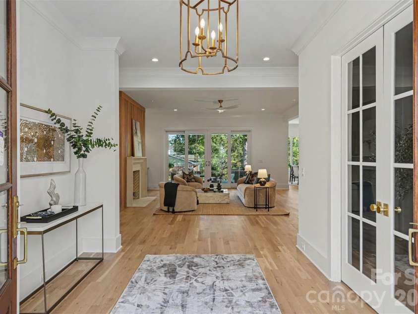 539 Mammoth Oaks Drive, Charlotte, NC 28270.  MLS# CAR4379128, YatesRealty ID 37062. Entryway