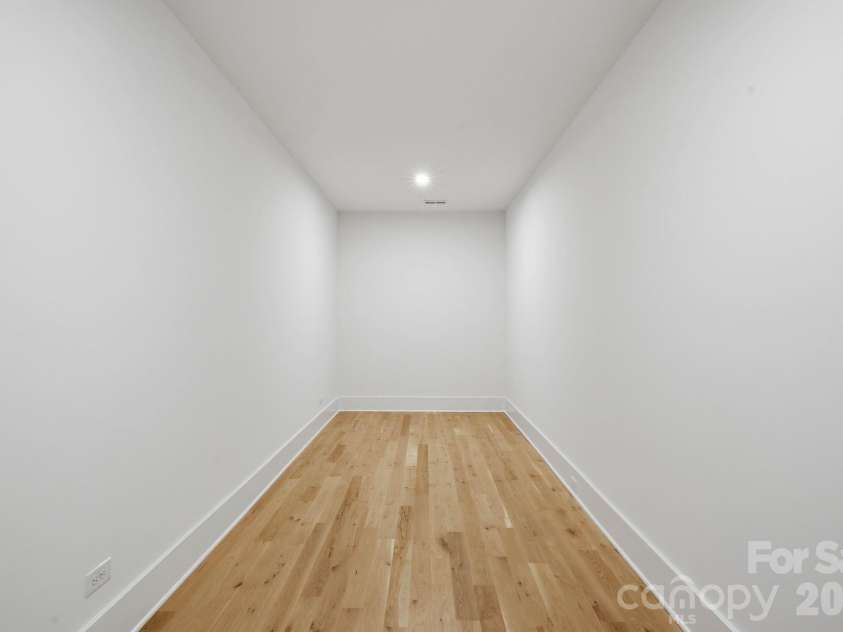 539 Mammoth Oaks Drive, Charlotte, NC 28270.  MLS# CAR4379128, YatesRealty ID 37062. Finished Walkin Storage